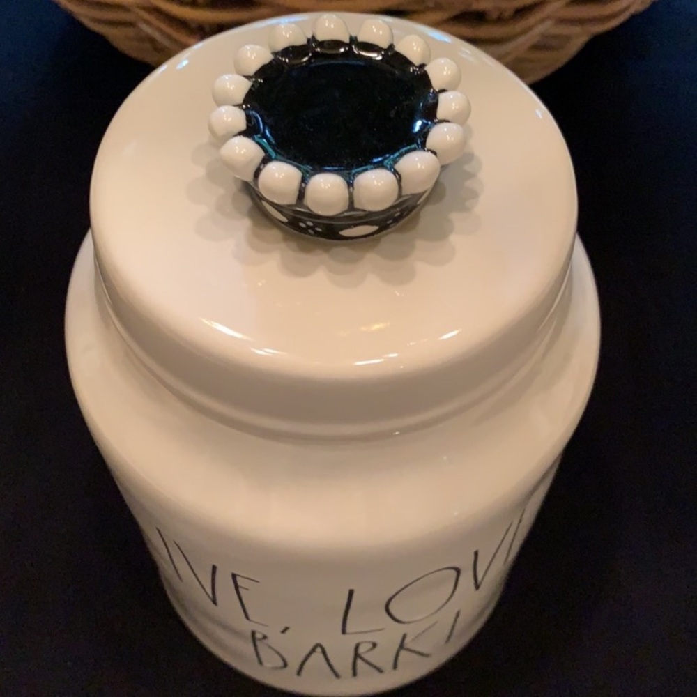 RAE DUNN FABULOUSNESS! GREAT PRICE! NEW & MINT “ROYAL DOGGIE TREATS” CANISTER 🐾 - Picture 4 of 6